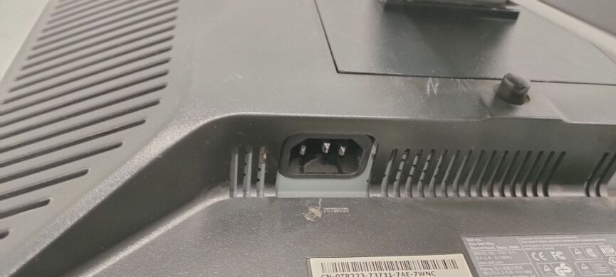 Монитор Dell E178FPv / 17" (1280x1024) TN / VGA / VESA 100x100 