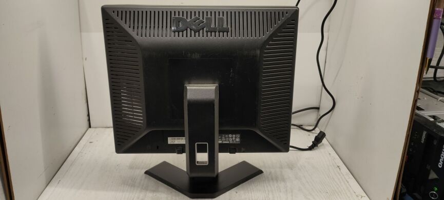 Монитор Dell E178FPv / 17" (1280x1024) TN / VGA / VESA 100x100 