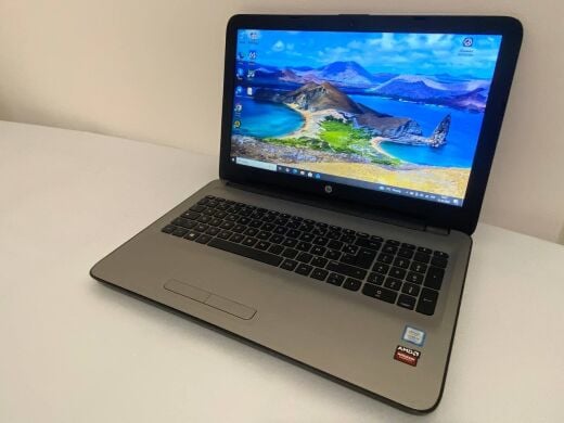 Ноутбук Б-класс HP 15-ay102nf / 15.6" (1366x768) TN / Intel Core i5-7200U (2 (4) ядра по 2.5 - 3.1 GHz) / 8 GB DDR4 / 128 GB SSD / AMD Radeon R5 M330, 2 GB DDR3, 64-bit / WebCam / DVD-RW