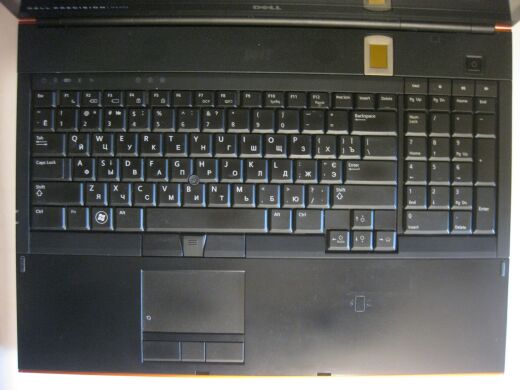 Ноутбук Dell Precision M6400 / 17" (1920x1200) TN LED / Intel Core 2 Quad Q9300 (4 ядра по 2.5 GHz) / 8 GB DDR3 / 128 GB SSD+500 GB HDD / nVidia Quadro FX 3700M, 1 GB GDDR3, 256-bit / WebCam / DVD-RW / Fingerprint