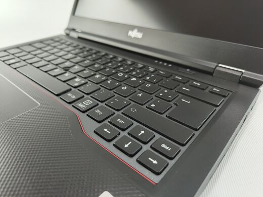 Ноутбук Fujitsu LifeBook E5411 / 14" (1920x1080) IPS / Intel Core i5-1135G7 (4 (8) ядра по 2.4 - 4.2 GHz) / 16 GB DDR4 / 240 GB SSD M.2 / Intel UHD Graphics / WebCam Ноутбук Fujitsu LifeBook E5411 / 14" (1920x1080) IPS / Intel Core i5-1135G7 (4 (8) ядра по 2.4 - 4.2 GHz) / 16 GB DDR4 / 240 GB SSD M.2 / Intel UHD Graphics / WebCam