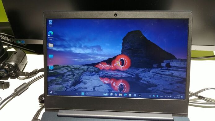 Ультрабук Lenovo IdeaPad 3 14ADA05 / 14" (1920x1080) TN / AMD Ryzen 5 3500U (4 (8) ядра по 2.1 - 3.7 GHz) / 20 GB DDR4 / 512 GB SSD / AMD Radeon Vega 8 Graphics / WebCam