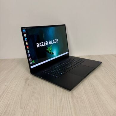 Ігровий ноутбук Razer Blade 15 RZ09-0421 / 15.6" (2560x1440) OLED / Intel Core i9-12900H (14 (20) ядер по 2.5 - 5.0 GHz) / 16 GB DDR5 / 1000 GB SSD NVMe / nVidia GeForce RTX 3070 Ti, 8 GB GDDR6, 256-bit / WebCam