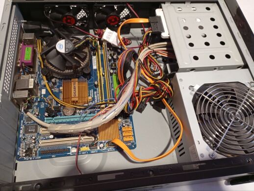 ПК Б-класс LogicPower SFF / Intel Core 2 Quad Q8300 (4 ядра по 2.5 GHz) / 6 GB DDR2 / 120 GB SSD / Intel GMA X4500 / Win 10