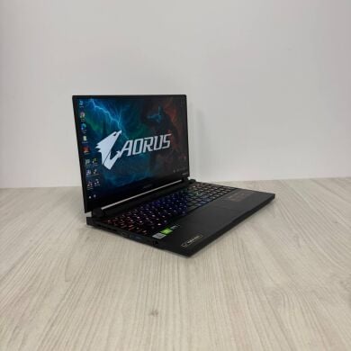 Игровой ноутбук Б-класс Gigabyte Aorus 15G YC / 15.6" (1920x1080) IPS / Intel Core i7-10870H (8 (16) ядер по 2.2 - 5.0 GHz) / 16 GB DDR4 / 1000 GB SSD NVMe / nVidia GeForce RTX 3080, 16 GB GDDR6, 256-bit / WebCam