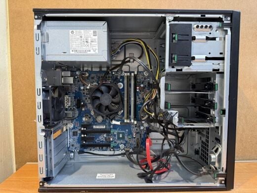 Комп'ютер Б-клас HP Z240 Workstation Tower / Intel Core i7-6700 (4 (8) ядра по 3.4 - 4.0 GHz) / 16 GB DDR4 / 500 GB SSD / Intel HD Graphics 530 / 400W / DVD-ROM / DisplayPort