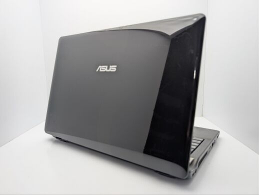 Ноутбук Asus N61VG / 16" (1366x768) TN / Intel Core 2 Duo T6600 (2 ядра по 2.2 GHz) / 4 GB DDR2 / 320 GB HDD / nVidia GeForce GT 220M, 1 GB GDDR2, 128-bit / WebCam / DVD-ROM / АКБ не тримає Ноутбук Asus N61VG / 16" (1366x768) TN / Intel Core 2 Duo T6600 (2 ядра по 2.2 GHz) / 4 GB DDR2 / 320 GB HDD / nVidia GeForce GT 220M, 1 GB GDDR2, 128-bit / WebCam / DVD-ROM / АКБ не тримає