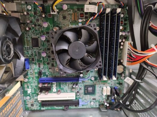Системный блок Dell OptiPlex 790 Tower / Intel Core i3-2120 (2 (4) ядра по 3.3 GHz) / 8 GB DDR3 / no HDD / Intel HD Graphics 2000 / 265W / DVD-ROM / DisplayPort