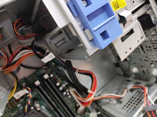 Системный блок Dell OptiPlex 790 Tower / Intel Core i3-2120 (2 (4) ядра по 3.3 GHz) / 8 GB DDR3 / no HDD / Intel HD Graphics 2000 / 265W / DVD-ROM / DisplayPort