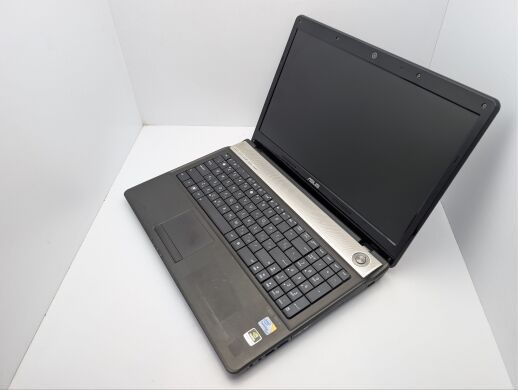 Ноутбук Asus N61VG / 16" (1366x768) TN / Intel Core 2 Duo T6600 (2 ядра по 2.2 GHz) / 4 GB DDR2 / 320 GB HDD / nVidia GeForce GT 220M, 1 GB GDDR2, 128-bit / WebCam / DVD-ROM / АКБ не тримає Ноутбук Asus N61VG / 16" (1366x768) TN / Intel Core 2 Duo T6600 (2 ядра по 2.2 GHz) / 4 GB DDR2 / 320 GB HDD / nVidia GeForce GT 220M, 1 GB GDDR2, 128-bit / WebCam / DVD-ROM / АКБ не тримає