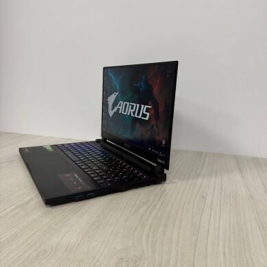 Игровой ноутбук Б-класс Gigabyte Aorus 15G YC / 15.6" (1920x1080) IPS / Intel Core i7-10870H (8 (16) ядер по 2.2 - 5.0 GHz) / 16 GB DDR4 / 1000 GB SSD NVMe / nVidia GeForce RTX 3080, 16 GB GDDR6, 256-bit / WebCam