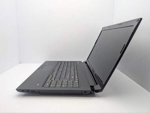 Ноутбук Lenovo B560 / 15.6" (1366x768) TN / Intel Core i3-350M (2 (4) ядра по 2.2 GHz) / 6 GB DDR3 / 320 GB HDD / Intel HD Graphics / WebCam / DVD-ROM