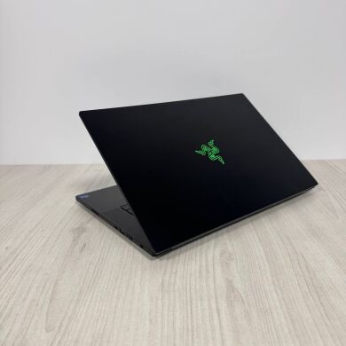 Ігровий ноутбук Razer Blade 15 RZ09-0421 / 15.6" (2560x1440) OLED / Intel Core i9-12900H (14 (20) ядер по 2.5 - 5.0 GHz) / 16 GB DDR5 / 1000 GB SSD NVMe / nVidia GeForce RTX 3070 Ti, 8 GB GDDR6, 256-bit / WebCam