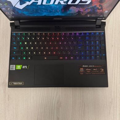 Игровой ноутбук Б-класс Gigabyte Aorus 15G YC / 15.6" (1920x1080) IPS / Intel Core i7-10870H (8 (16) ядер по 2.2 - 5.0 GHz) / 16 GB DDR4 / 1000 GB SSD NVMe / nVidia GeForce RTX 3080, 16 GB GDDR6, 256-bit / WebCam