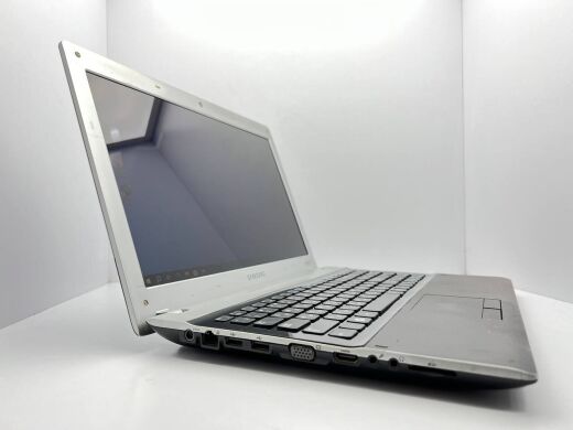 Ноутбук Б-клас Samsung RV513 / 15.6" (1366x768) TN / AMD E-450 (2 ядра по 1.65 GHz) / 8 GB DDR3 / 120 GB SSD / AMD Radeon 7400M 512MB Ноутбук Б-клас Samsung RV513 / 15.6" (1366x768) TN / AMD E-450 (2 ядра по 1.65 GHz) / 8 GB DDR3 / 120 GB SSD / AMD Radeon 7400M 512MB