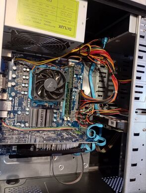 ПК Delux DLC-MV Tower / AMD Phenom II X4 B50 (4 ядра по 3.2 GHz) / 8 GB DDR3 / 500 GB HDD / AMD Radeon HD 5550, 1 GB GDDR3, 128-bit / DVD-RW / 400W