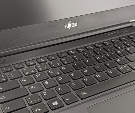 Ультрабук Fujitsu LifeBook U7410 / 14" (1920x1080) IPS / Intel Core i5-10210U (4 (8) ядра по 1.6 - 4.2 GHz) / 8 GB DDR4 / 240 GB SSD / Intel UHD Graphics / WebCam