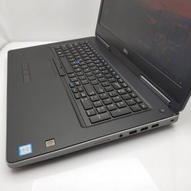 Мобільна робоча станція Dell Precision 7720 / 17.3" (1920x1080) IPS / Intel Core i7-7820HQ (4 (8) ядра по 2.9 - 3.9 GHz) / 16 GB DDR4 / 512 GB SSD / nVidia Quadro P3000, 6 GB GDDR5, 192-bit / Win 10 Pro