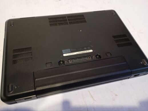 Ноутбук Dell Latitude E5440 / 14" (1366x768) TN / Intel Core i7-4600U (2 (4) ядра по 2.1 - 3.3 GHz) / 8 GB DDR3 / 240 GB SSD / nVidia GeForce GT 720M, 2 GB GDDR3, 64-bit / DVD-ROM