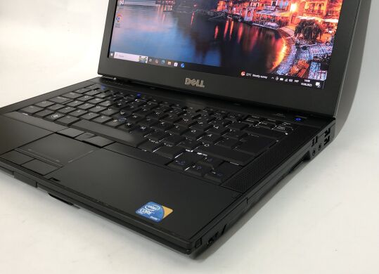 Ноутбук Б-клас Dell Latitude E6410 / 14.1" (1440x900) TN / Intel Core i7-620M (2 (4) ядра по 2.67 - 3.33 GHz) / 4 GB DDR3 / 250 GB HDD / nVidia NVS 3100M, 512 MB DDR3, 64-bit / DVD-ROM / WebCam