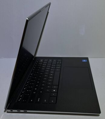 Мобільна робоча станція Б-клас Dell Precision 5560 / 15.6" (1920x1080) IPS / Intel Core i5-11500H (6 (12) ядер по 2.4 - 4.6 GHz) / 32 GB DDR4 / 512 GB SSD / nVidia Quadro T1200, 4 GB GDDR6, 128-bit / WebCam / Win 11 Pro