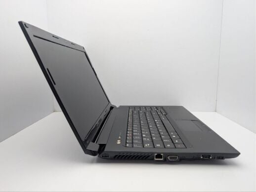 Ноутбук Lenovo B560 / 15.6" (1366x768) TN / Intel Core i3-350M (2 (4) ядра по 2.2 GHz) / 6 GB DDR3 / 320 GB HDD / Intel HD Graphics / WebCam / DVD-ROM