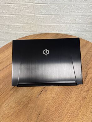 Игровой ноутбук Cyber Power Tracer III Extreme 15R / 15.6" (1920x1080) IPS / Intel Core i7-9750H (6 (12) ядер по 2.6 - 4.5 GHz) / 16 GB DDR4 / 1000 GB SSD / nVidia GeForce RTX 2060, 6 GB GDDR6, 192-bit / WebCam