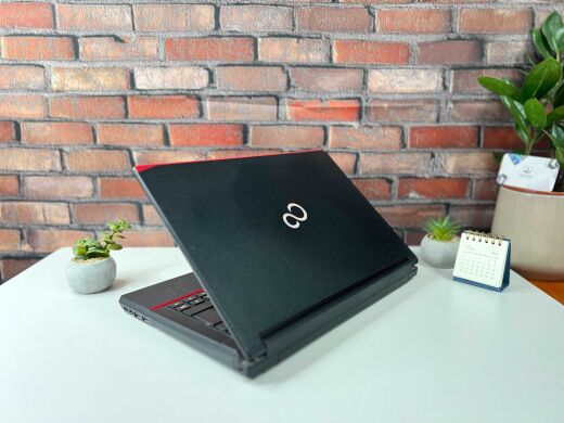 Ноутбук Fujitsu LifeBook E546 / 14" (1366x768) TN / Intel Core i3-6100U (2 (4) ядра по 2.3 GHz) / 8 GB DDR4 / 256 GB SSD / Intel HD Graphics 520 / WebCam