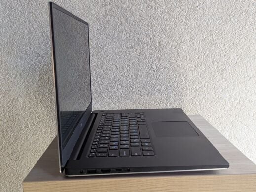 Мобільна робоча станція Б-клас Dell Precision 5530 / 15.6" (1920x1080) IPS / Intel Core i5-8400H (4 (8) ядра по 2.5 - 4.2 GHz) / 16 GB DDR4 / 256 GB SSD + 1000 GB HDD / nVidia Quadro P1000, 4 GB GDDR5, 128-bit / WebCam