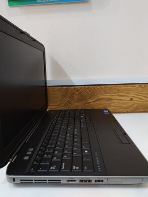 Dell Latitude E5530 / 15.6" (1366x768) / Intel Core i3-3110M (2(4)ядра по 2.4GHz) / 4 GB DDR3 / 320 GB HDD / USB 3.0