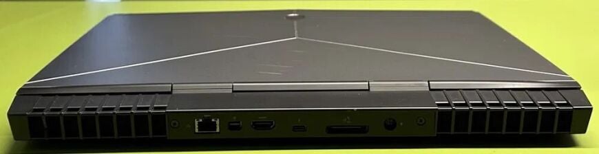 Ігровий ноутбук Dell Alienware 15 R4 / 15.6" (3840x2160) IPS / Intel Core i7-8750H (6 (12) ядра по 2.2 - 4.1 GHz) / 32 GB DDR4 / 512 GB SSD M.2 + 1000 GB HDD / nVidia GeForce GTX 1070, 8 GB GDDR5, 256-bit / WebCam