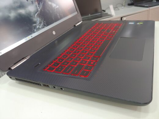 Игровой ноутбук HP Omen 17-w220nr / 17.3" (1920x1080) IPS LED / Intel Core i7-7700HQ (4 (8) ядра по 2.8 - 3.8 GHz) / 16 GB DDR4 / 120 GB SSD+1000 GB HDD / nVidia GeForce GTX 1060, 6 GB GDDR5, 192-bit / WebCam / USB 3.0 / HDMI / MiniDP
