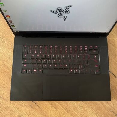Ігровий ноутбук Razer Blade 15 RZ09-0301 / 15.6" (1920x1080) IPS / Intel Core i7-9750H (6 (12) ядер по 2.6 - 4.5 GHz) / 8 GB DDR4 / 512 GB SSD / nVidia GeForce RTX 2070 Max-Q, 8 GB GDDR6, 256-bit / WebCam