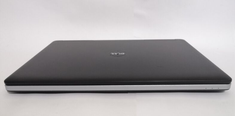 Мобильная рабочая станция Б-класс Dell Precision 7520 / 15.6" (1920x1080) TN / Intel Core i7-7820HQ (4 (8) ядра по 2.9 - 3.9 GHz) / 8 GB DDR4 / 512 GB SSD / AMD Radeon Pro WX 4150, 4 GB GDDR5, 128-bit / WebCam / HDMI / АКБ NEW / Windows 10 Pro