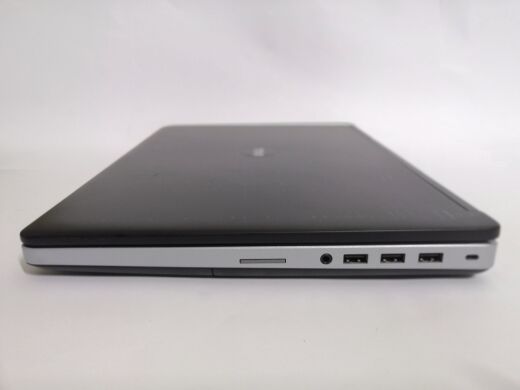 Мобильная рабочая станция Б-класс Dell Precision 7520 / 15.6" (1920x1080) TN / Intel Core i7-7820HQ (4 (8) ядра по 2.9 - 3.9 GHz) / 8 GB DDR4 / 512 GB SSD / AMD Radeon Pro WX 4150, 4 GB GDDR5, 128-bit / WebCam / HDMI / АКБ NEW / Windows 10 Pro