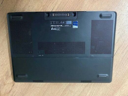 Мобильная рабочая станция Б-класс Dell Precision 7520 / 15.6" (1920x1080) TN / Intel Xeon E3-1535M v6 (4 (8) ядра по 3.1 - 4.2 GHz) / 16 GB DDR4 / 128 GB SSD M.2 + 500 GB HDD / AMD Radeon Pro WX 4130, 2 GB GDDR5, 128-bit / WebCam