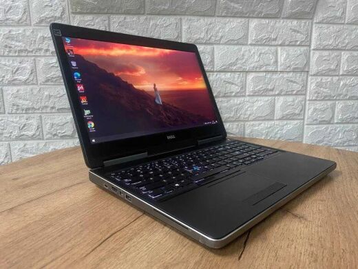 Мобильная рабочая станция Б-класс Dell Precision 7520 / 15.6" (1920x1080) TN / Intel Xeon E3-1535M v6 (4 (8) ядра по 3.1 - 4.2 GHz) / 16 GB DDR4 / 128 GB SSD M.2 + 500 GB HDD / AMD Radeon Pro WX 4130, 2 GB GDDR5, 128-bit / WebCam