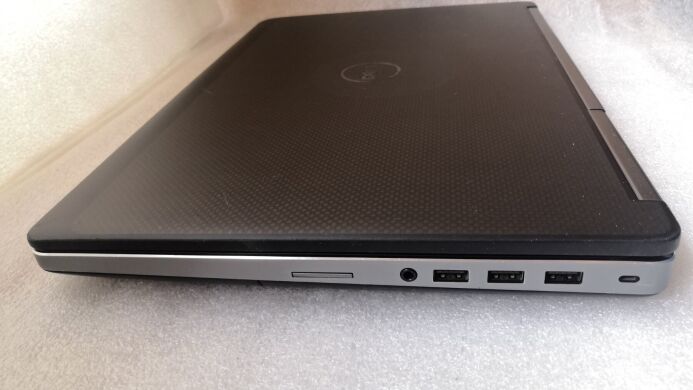 Мобильная рабочая станция Dell Precision 7510 / 15.6" (1920x1080) IPS / Intel Core i7-6820HQ (4 (8) ядра по 2.7 - 3.6 GHz) / 8 GB DDR4 / 256 GB SSD / nVidia Quadro M1000M, 2 GB GDDR5, 128-bit / WebCam 