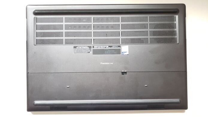 Мобільна робоча станція Dell Precision 7740 / 17.3" (3840x2160) IPS / Intel Core i7-9850H (6 (12) ядер по 2.6 - 4.6 GHz) / 32 GB DDR4 / 256 GB SSD + 1000 GB SSD / AMD Radeon Pro WX 7130, 8 GB GDDR5, 256-bit / WebCam / Win 11 Pro 