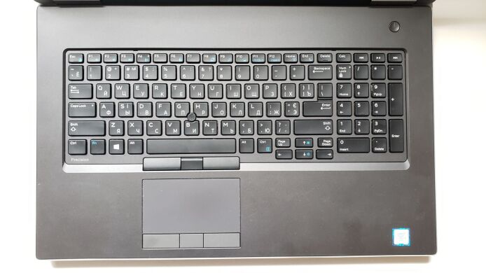 Мобільна робоча станція Dell Precision 7740 / 17.3" (3840x2160) IPS / Intel Core i7-9850H (6 (12) ядер по 2.6 - 4.6 GHz) / 32 GB DDR4 / 256 GB SSD + 1000 GB SSD / AMD Radeon Pro WX 7130, 8 GB GDDR5, 256-bit / WebCam / Win 11 Pro 