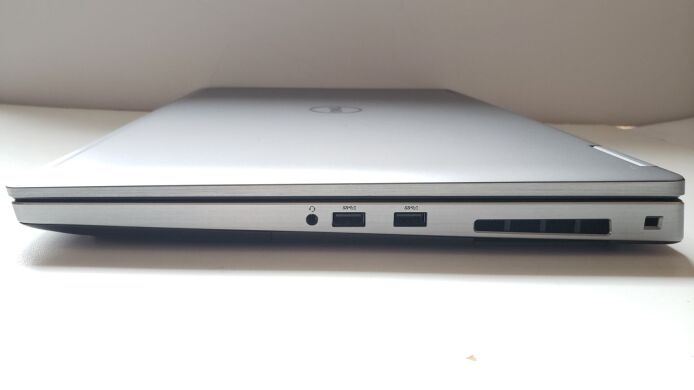 Мобільна робоча станція Dell Precision 7740 / 17.3" (3840x2160) IPS / Intel Core i7-9850H (6 (12) ядер по 2.6 - 4.6 GHz) / 32 GB DDR4 / 256 GB SSD + 1000 GB SSD / AMD Radeon Pro WX 7130, 8 GB GDDR5, 256-bit / WebCam / Win 11 Pro 