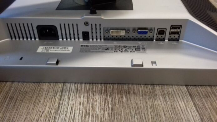 Монітор Dell 2009Wt / 20" (1680&times;1050) TN / VGA, DVI, USB 