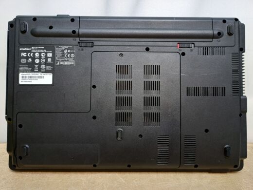 Ноутбук Acer eMachines E528 / 15.6" (1366x768) TN / Intel Celeron T3500 (2 ядра по 2.1 GHz) / 4 GB DDR2 / 250 GB HDD / Intel GMA Graphics 4500M / WebCam / АКБ не держит Ноутбук Acer eMachines E528 / 15.6" (1366x768) TN / Intel Celeron T3500 (2 ядра по 2.1 GHz) / 4 GB DDR2 / 250 GB HDD / Intel GMA Graphics 4500M / WebCam / АКБ не держит