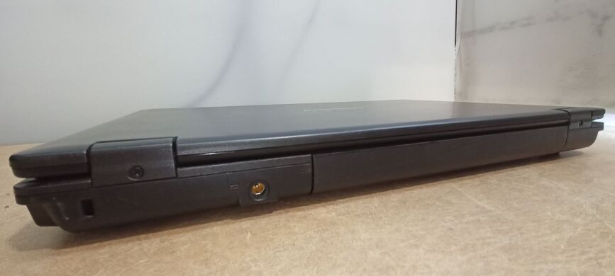 Ноутбук Acer eMachines E528 / 15.6" (1366x768) TN / Intel Celeron T3500 (2 ядра по 2.1 GHz) / 4 GB DDR2 / 250 GB HDD / Intel GMA Graphics 4500M / WebCam / АКБ не держит Ноутбук Acer eMachines E528 / 15.6" (1366x768) TN / Intel Celeron T3500 (2 ядра по 2.1 GHz) / 4 GB DDR2 / 250 GB HDD / Intel GMA Graphics 4500M / WebCam / АКБ не держит