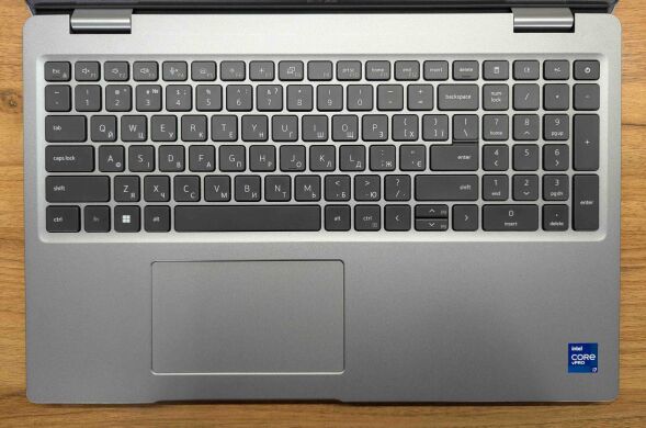 Ноутбук рабочая станция Dell Precision 3560 / 15.6" (1920x1080) IPS / Intel Core i7-1185G7 (4 (8) ядра по 3.0 - 4.8 GHz) / 16 GB DDR4 / 512 GB SSD / nVidia T500, 2 GB GDDR6, 64-bit / WebCam / HDMI / Windows 10