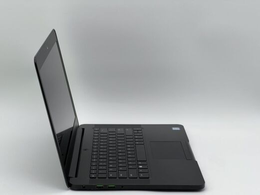 Ноутбук Razer Blade 14 2017 / 14" (1920x1080) IPS / Intel Core i7-7700HQ (4 (8) ядра по 2.8 - 3.8 GHz) / 16 GB DDR4 / 480 GB SSD / Intel HD Graphics 630 / WebCam + Беспроводная мышка