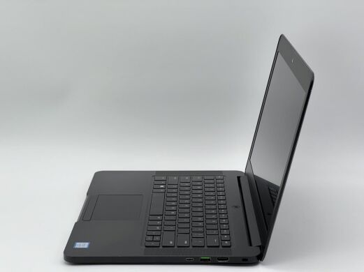 Ноутбук Razer Blade 14 2017 / 14" (1920x1080) IPS / Intel Core i7-7700HQ (4 (8) ядра по 2.8 - 3.8 GHz) / 16 GB DDR4 / 480 GB SSD / Intel HD Graphics 630 / WebCam + Беспроводная мышка