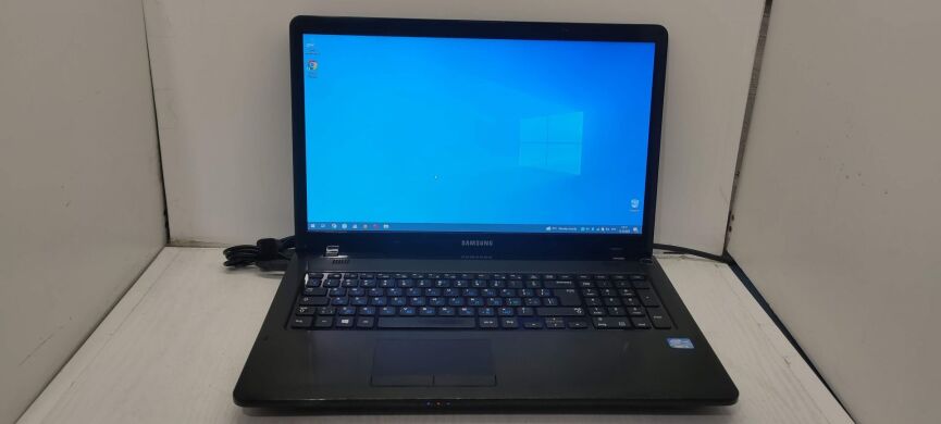 Ноутбук Samsung NP350E7C / 17.3" (1600x900) TN / Intel Core i5-3210M (2 (4) ядра по 2.5 - 3.1 GHz) / 8 GB DDR3 / 120 GB SSD / Intel HD Graphics 4000 / WebCam 