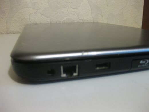 Ноутбук Toshiba Satellite S50-A / 15.6" (1366x768) TN LED / Intel Core i7-4700MQ (4 (8) ядра по 2.4 - 3.4 GHz) / 8 GB DDR3 / 240 GB SSD NEW / nVidia GeForce GT 740M, 2 GB DDR3, 64-bit / WebCam / DVD-RW