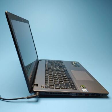 Ігровий ноутбук Asus X550V / 15.6" (1366x768) TN / Intel Core i7-6700HQ (4 (8) ядра по 2.6 - 3.5 GHz) / 16 GB DDR4 / 240 GB SSD / nVidia GeForce GTX 950M, 2 GB GDDR5, 128-bit / WebCam / DVD-ROM / Win 10 Home